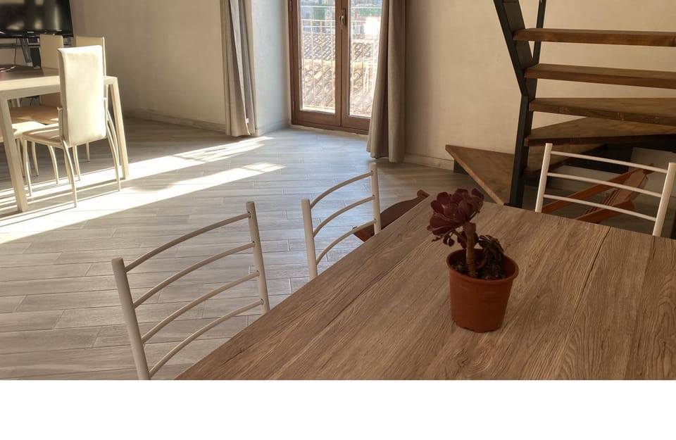 View (from property/room), Balcony/Terrace, Photo of the whole room, City view