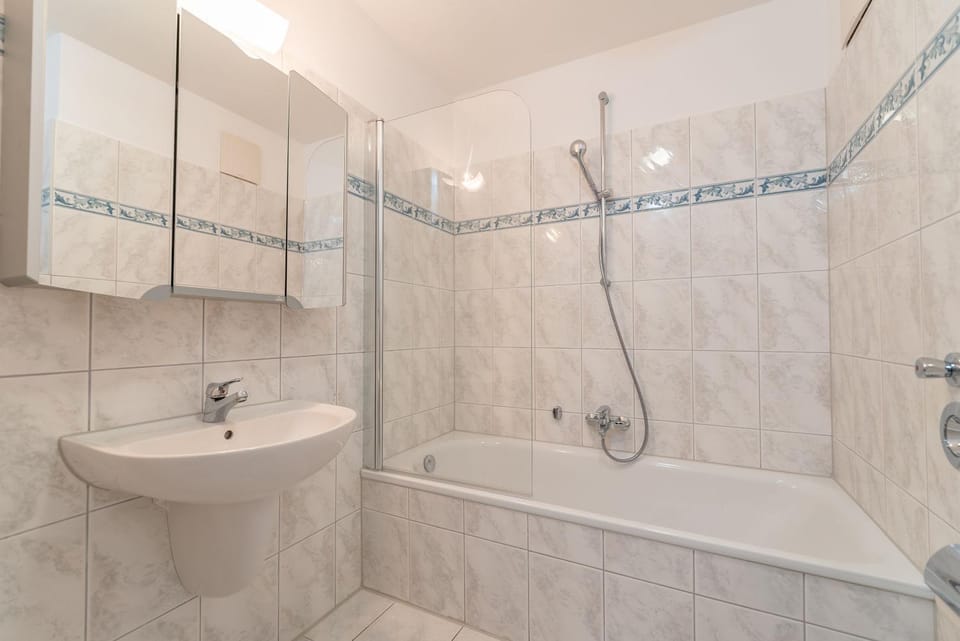 Bathroom, Bath