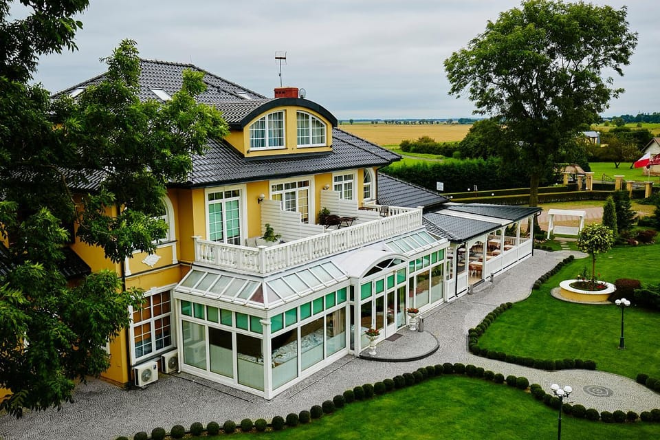 Facade/entrance, Off site, Day, Neighbourhood, Natural landscape, Bird's eye view, Summer, Garden, Balcony/Terrace, Garden view