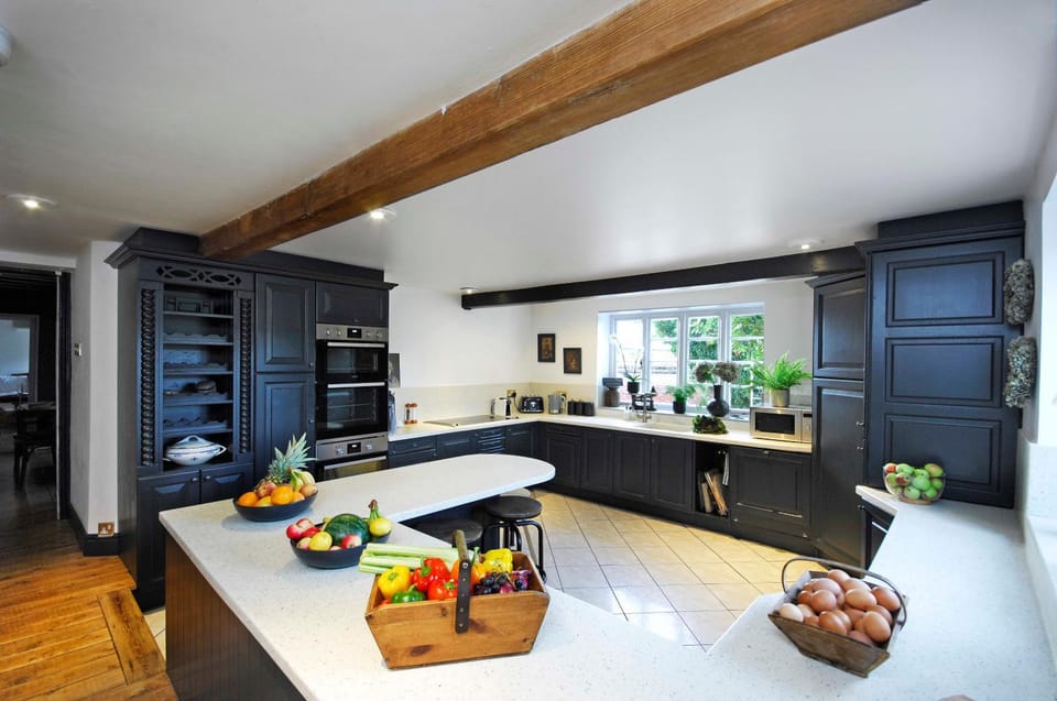Kitchen or kitchenette, kitchen