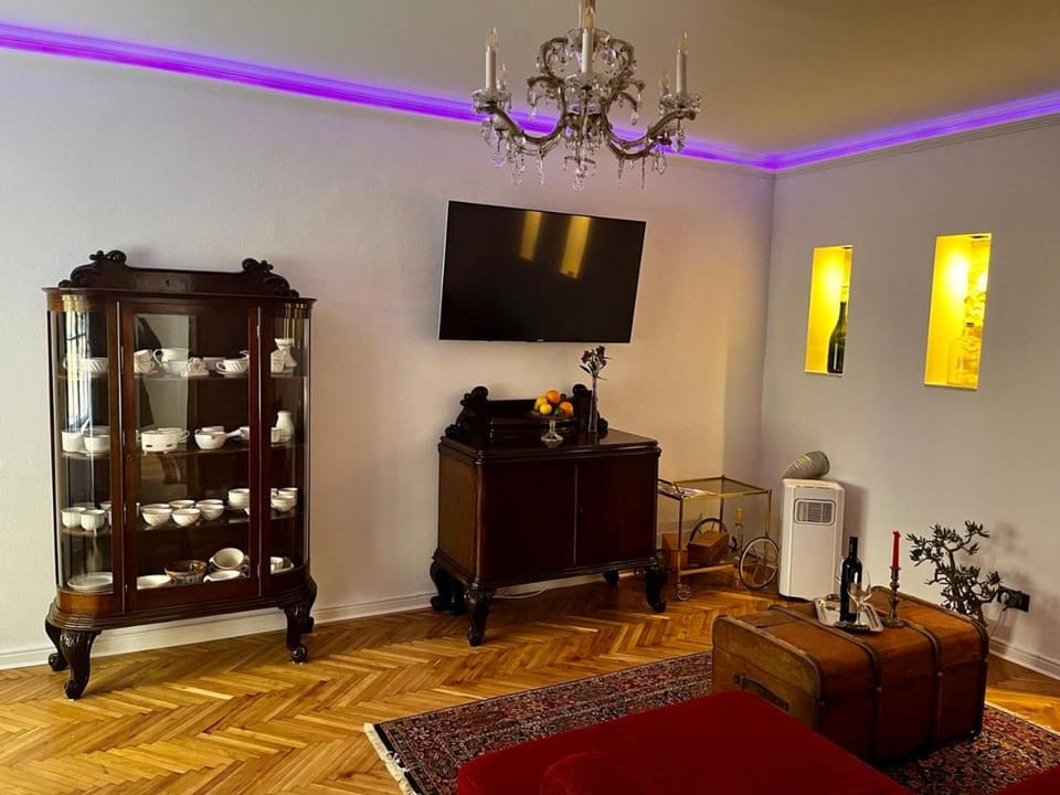 Communal lounge/ TV room, TV and multimedia, Living room