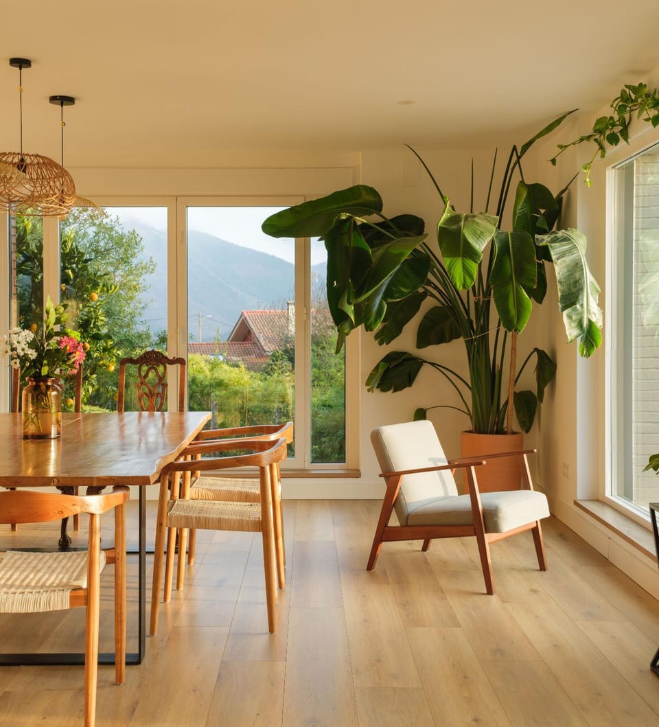 Day, Living room, Seating area, Dining area, Garden view, Mountain view