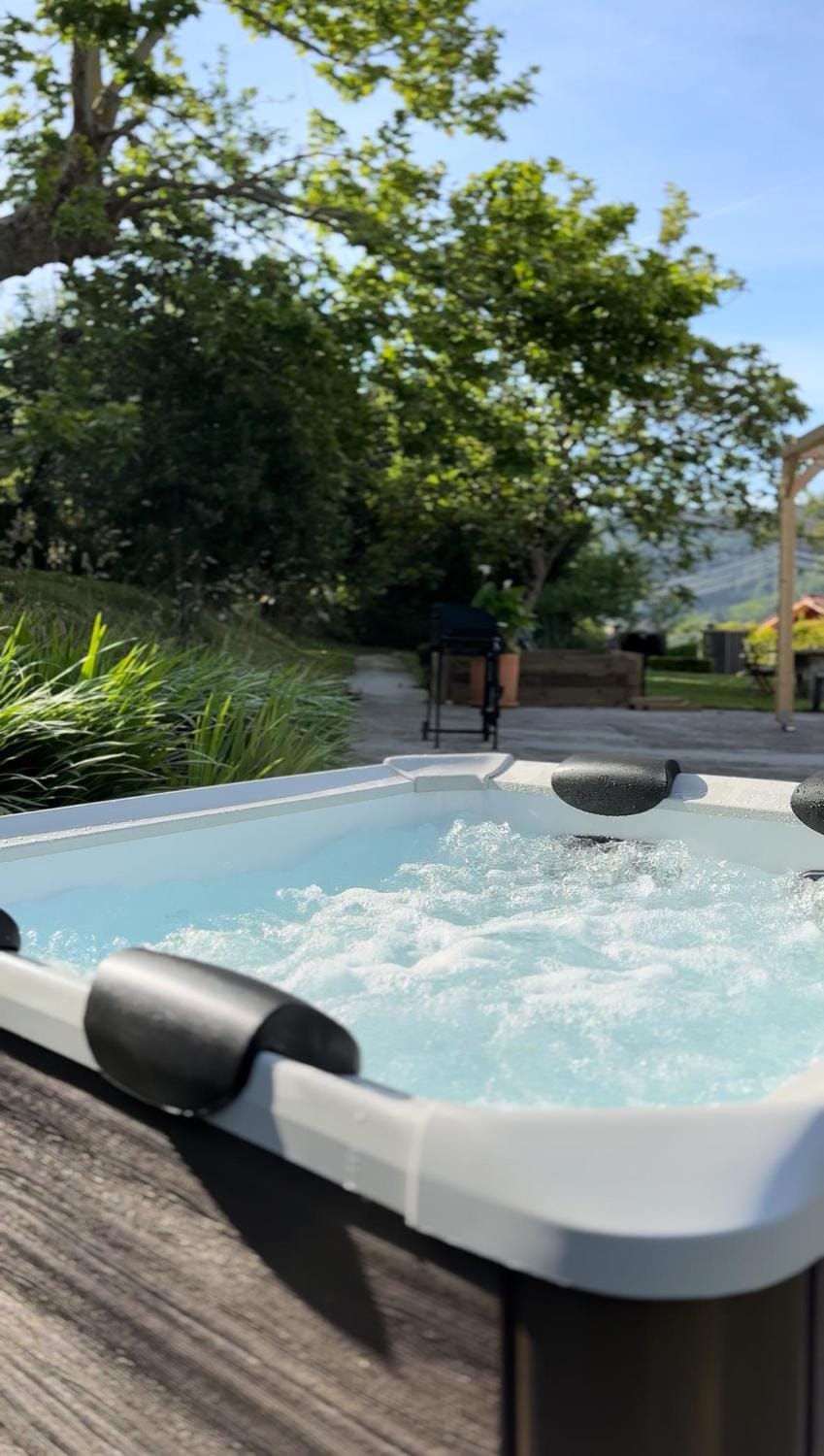 Garden, Hot Tub