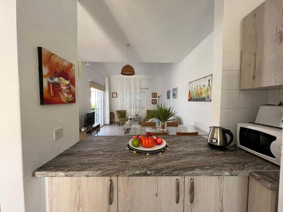 Coffee/tea facilities, Kitchen or kitchenette, Dining area, minibar