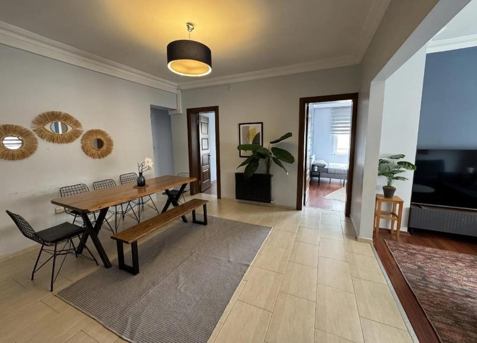 Communal lounge/ TV room, Living room, Dining area