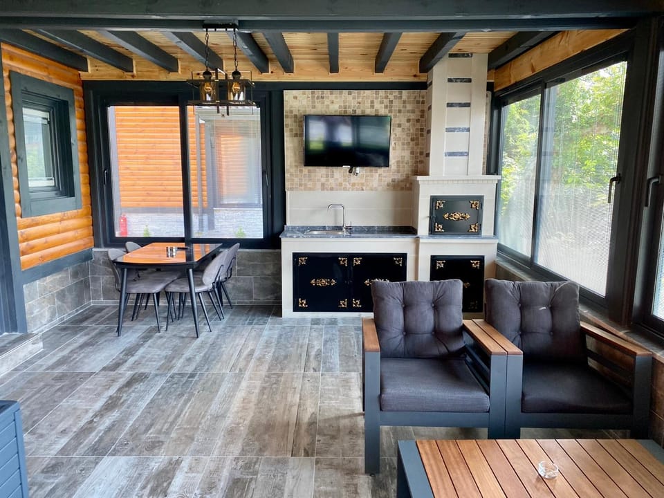 Patio, BBQ facilities, Seating area, Dining area