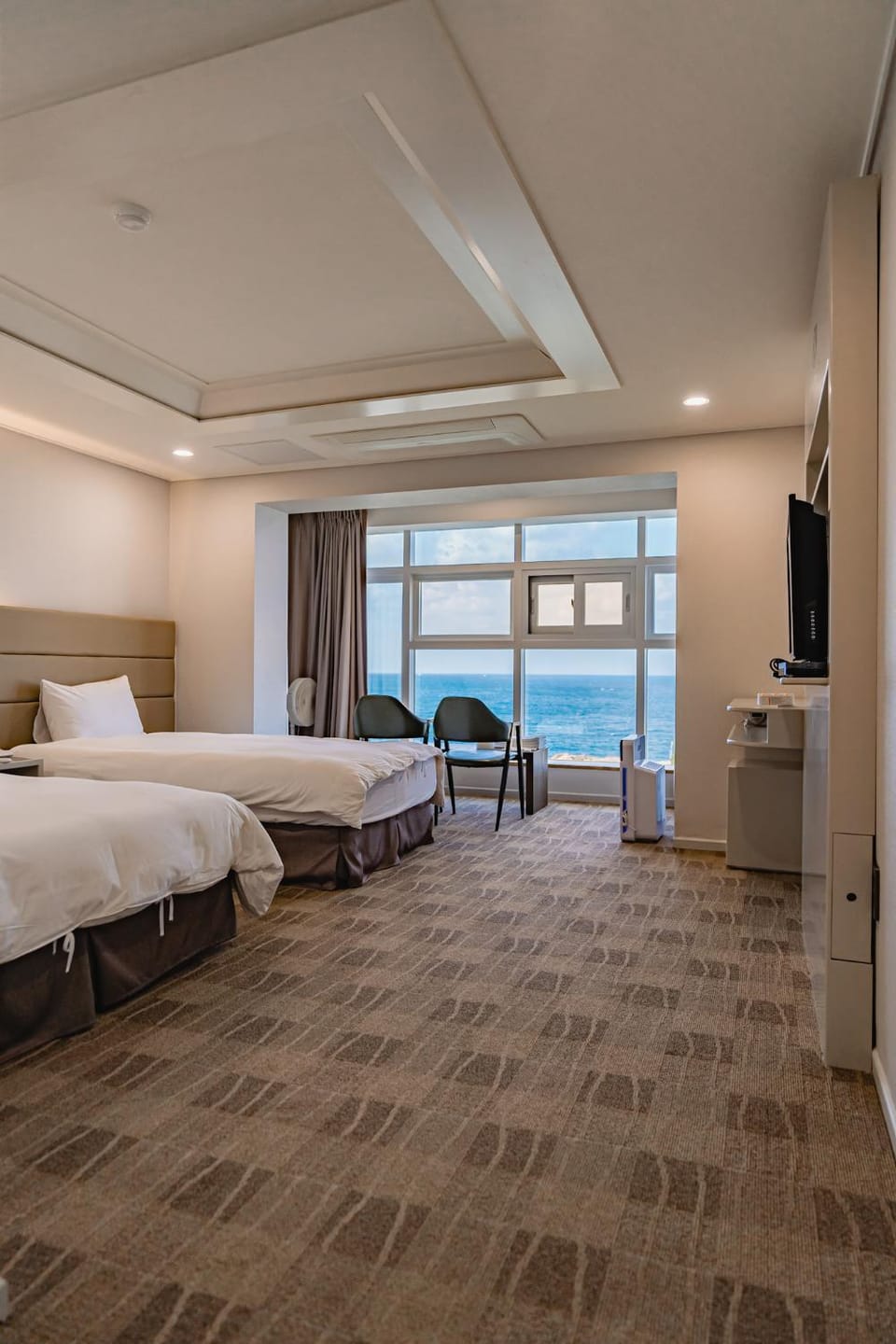 Bed, Natural landscape, Photo of the whole room, Sea view