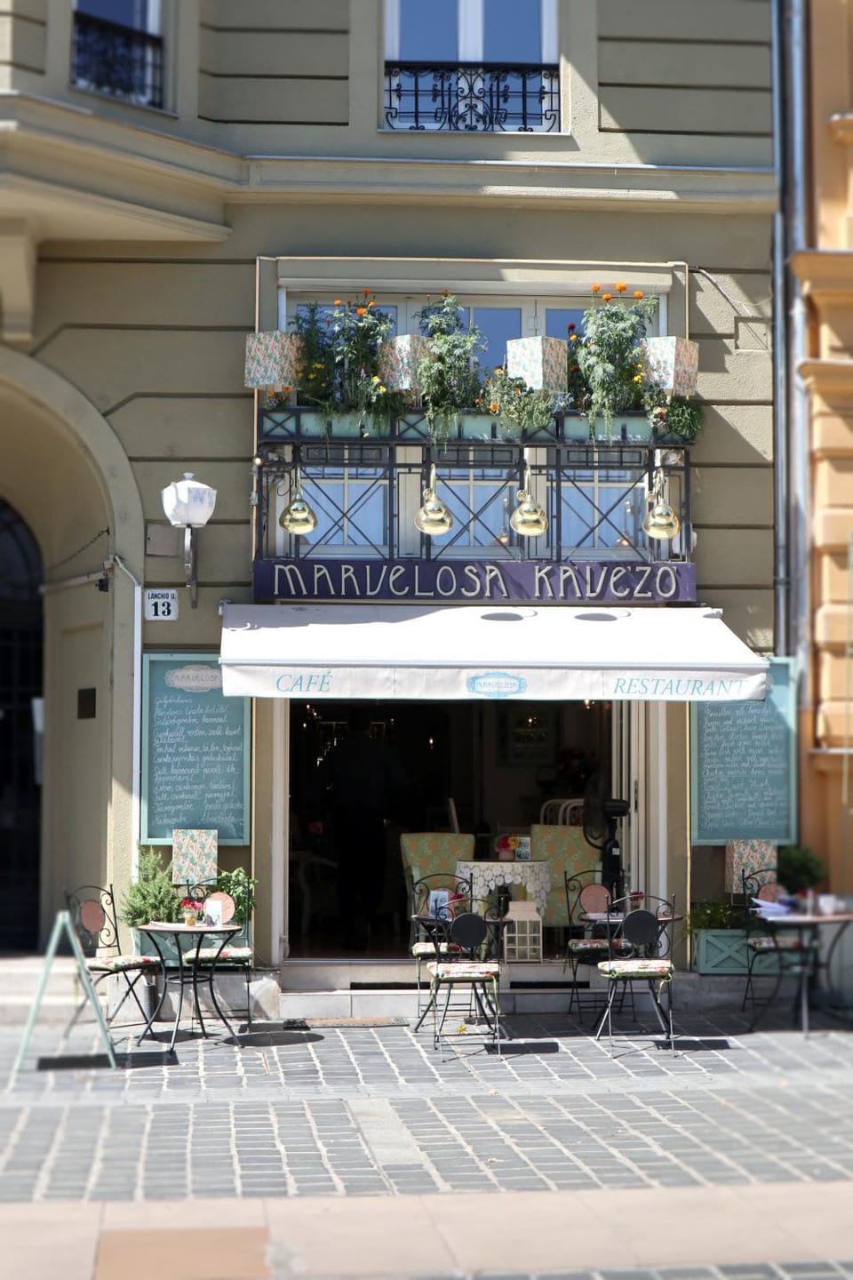 Facade/entrance