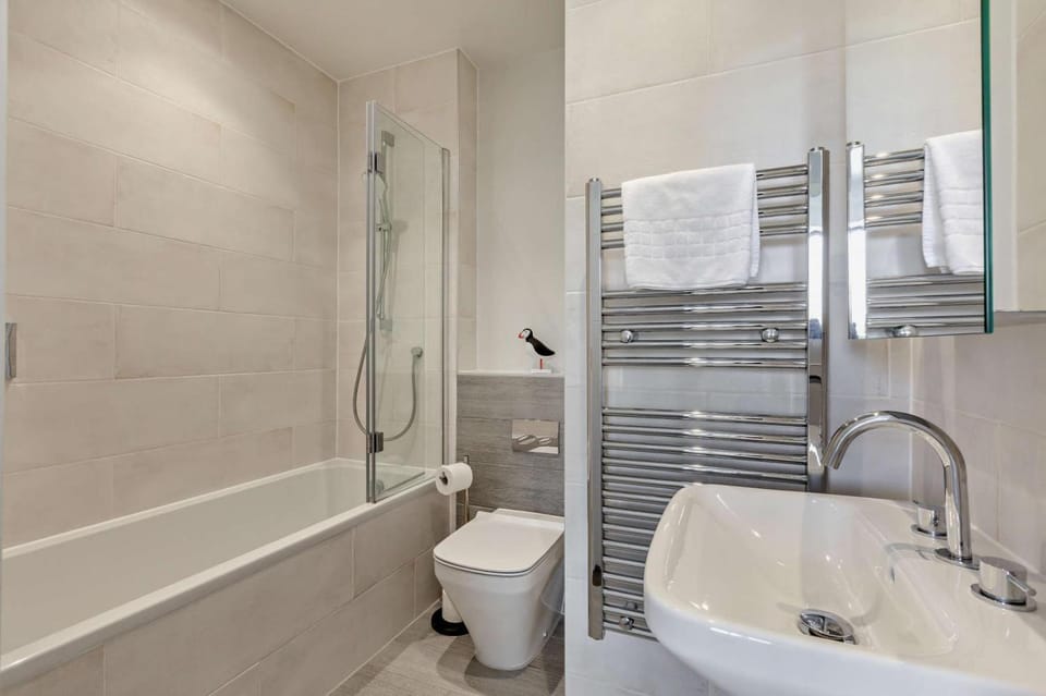 Bathroom, towels