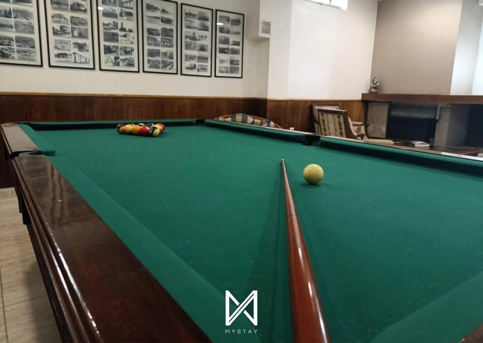Billiard, Game Room