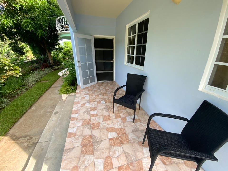 Patio, Facade/entrance, Balcony/Terrace, Living room, Seating area