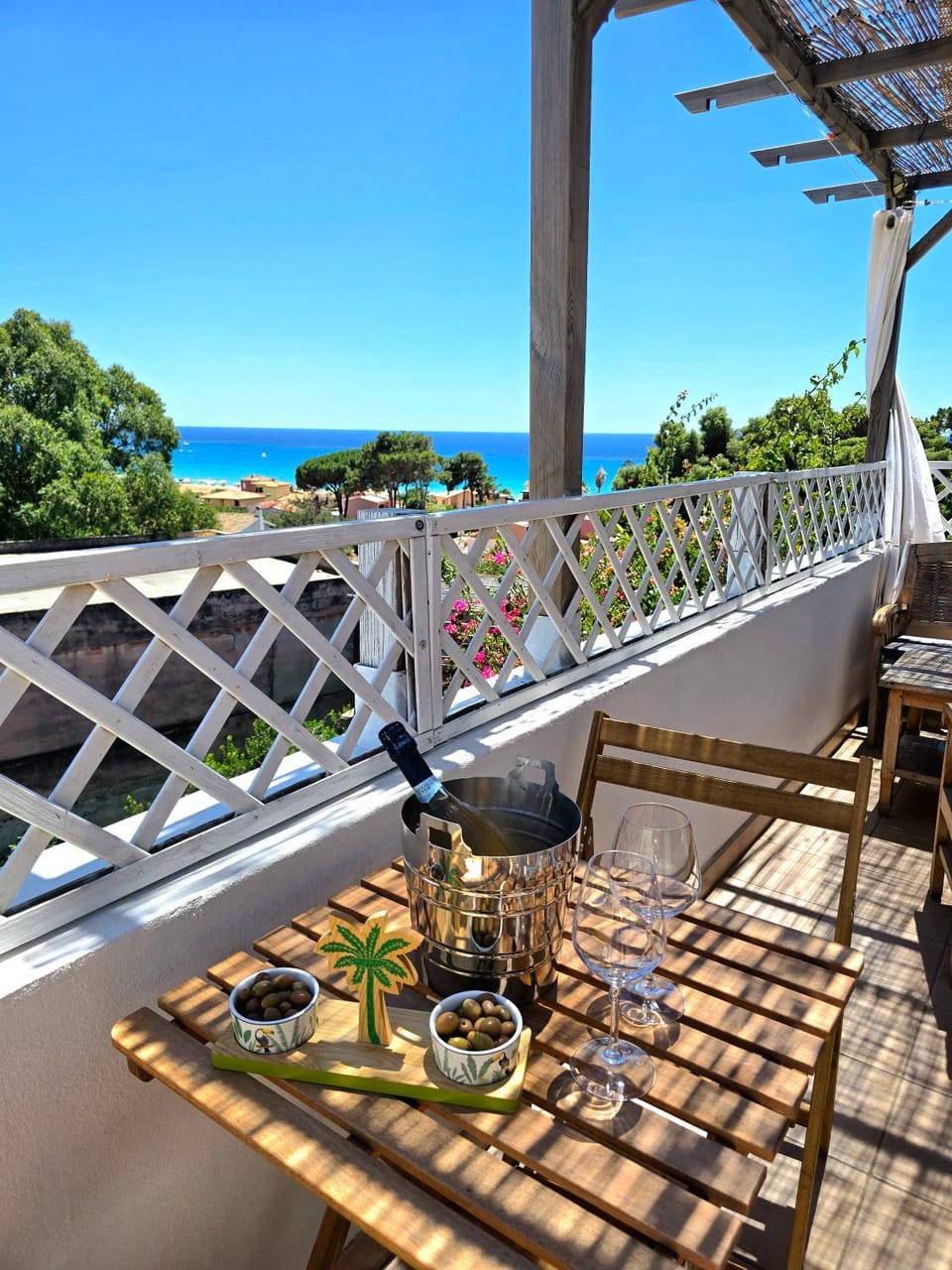 Patio, Spring, Day, Natural landscape, View (from property/room), Balcony/Terrace, Balcony/Terrace, Living room, Food and drinks, Seating area, Dining area, Food, Sea view