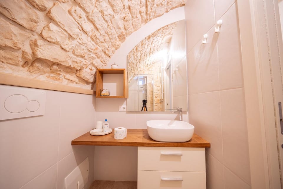Bathroom, towels