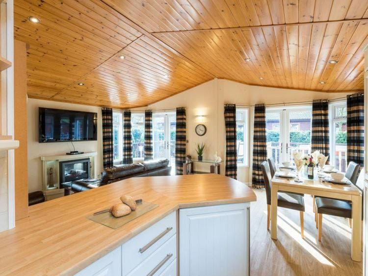 Windermere Retreat - White Cross Bay Holiday Park Chalet in England
