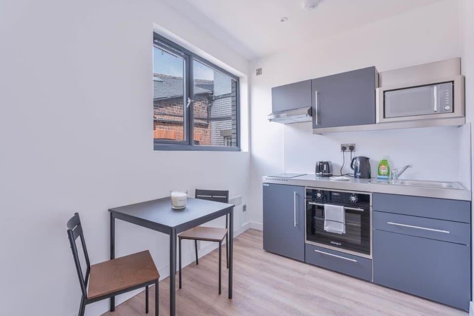 Coffee/tea facilities, Kitchen or kitchenette, oven