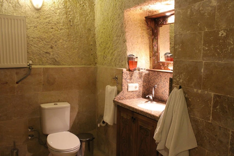 Shower, Toilet, Bathroom, bidet, towels