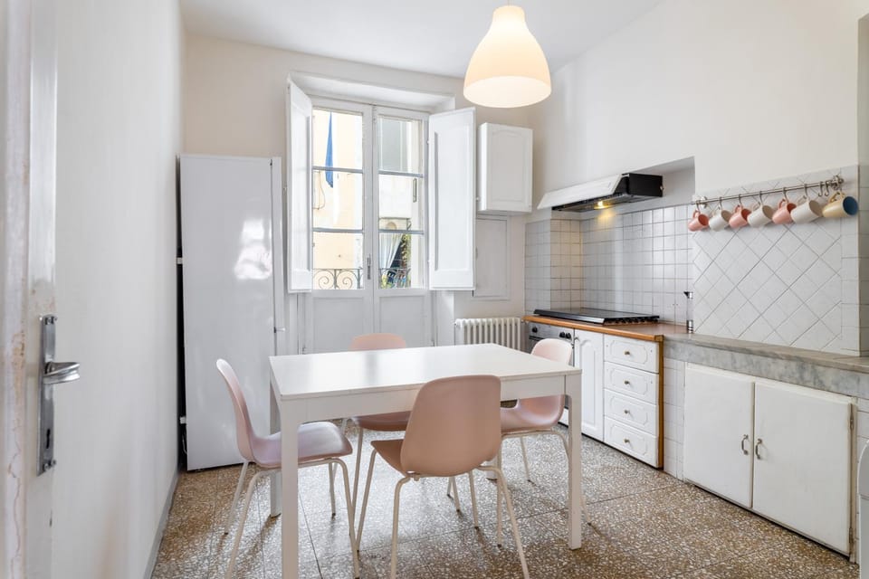 Kitchen or kitchenette, Dining area, pet friendly, stove