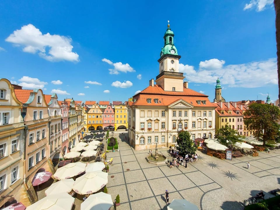 Nearby landmark, Restaurant/places to eat, City view, Street view
