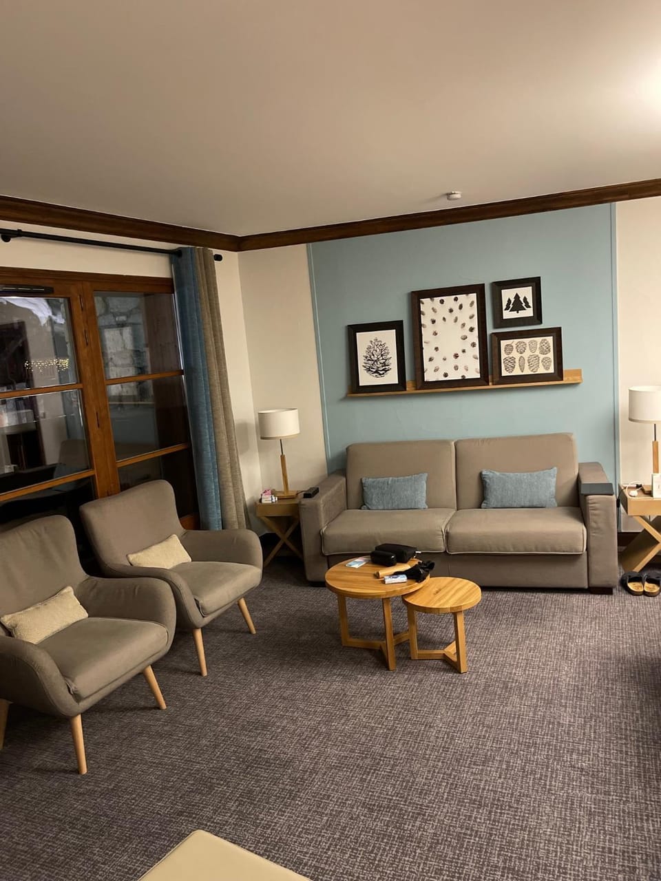 Living room, Seating area