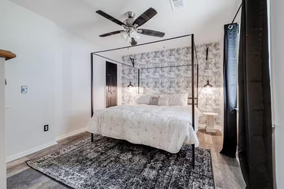 Bed, Bedroom, fireplace