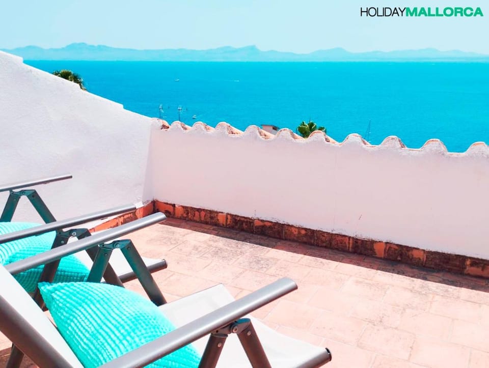 Balcony/Terrace, Mountain view, Sea view, sunbed