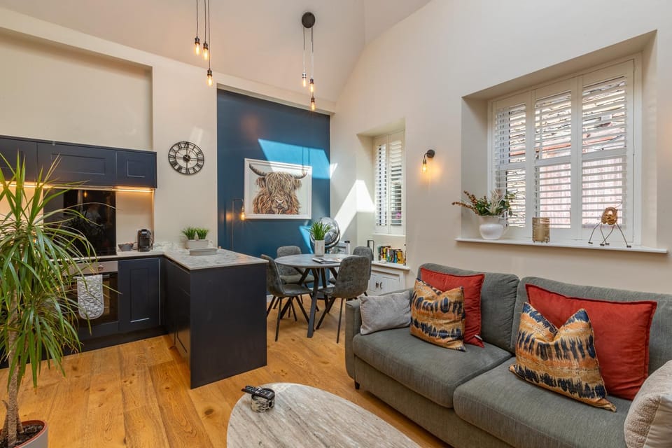 Kitchen or kitchenette, Living room, Dining area, pet friendly