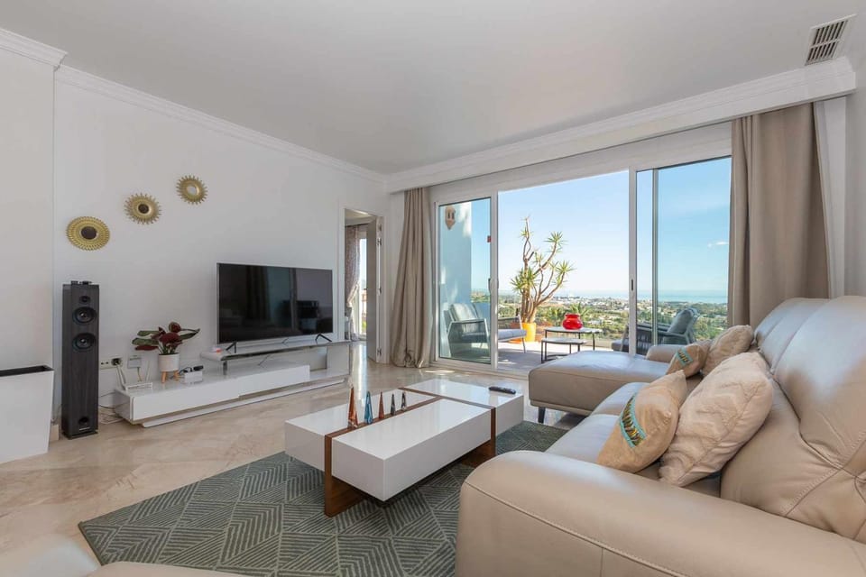 Communal lounge/ TV room, TV and multimedia, Living room, Seating area, Evening entertainment