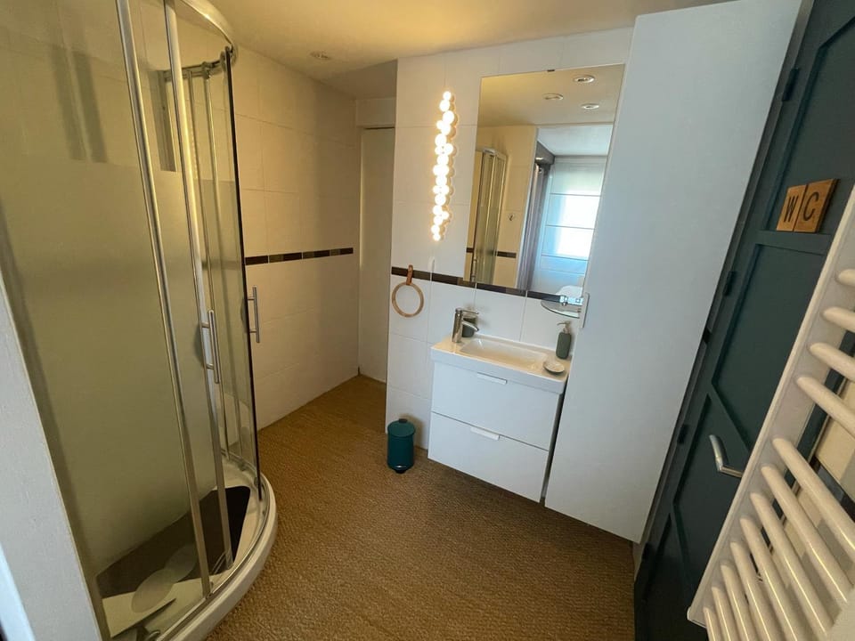 Mizar, Joli appt rénové avec parking et balcon Apartment in Courseulles-sur-Mer