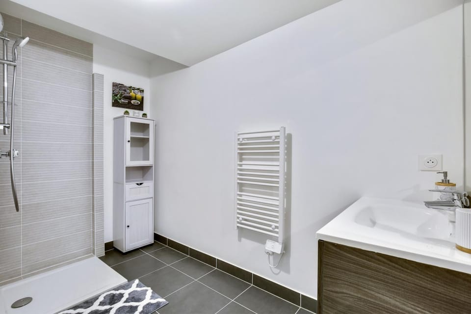 Shower, Bathroom
