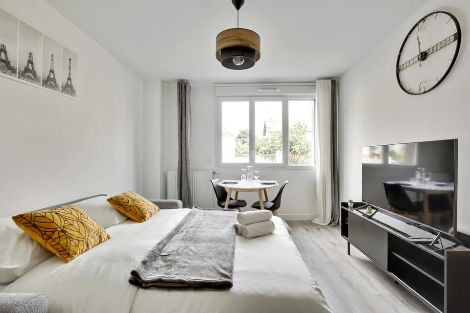 Bed, TV and multimedia, Photo of the whole room, Dining area, towels