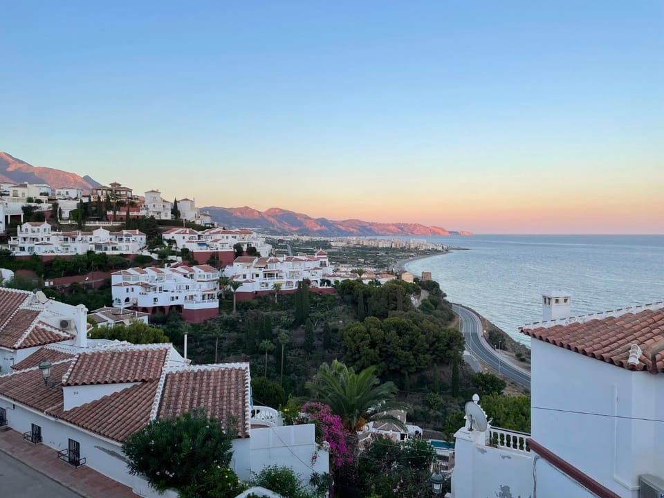 Mountain view, Sea view