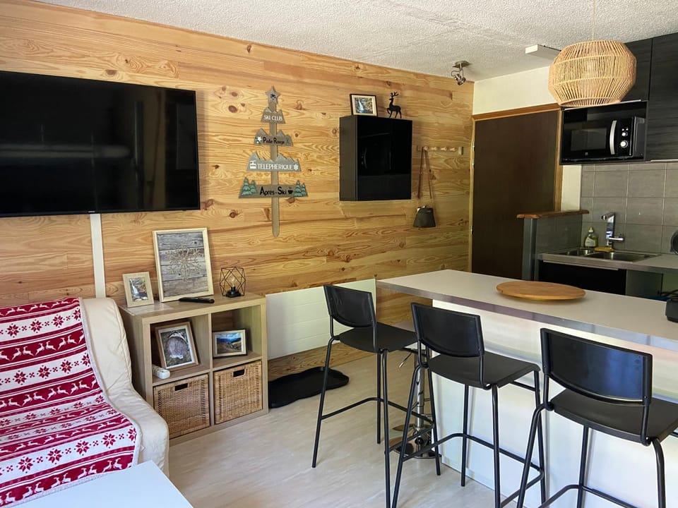 TV and multimedia, Living room, Dining area