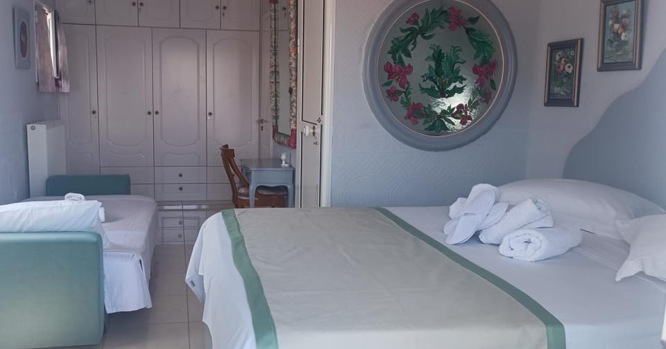Bed, View (from property/room), Photo of the whole room, Bedroom, towels, wardrobe
