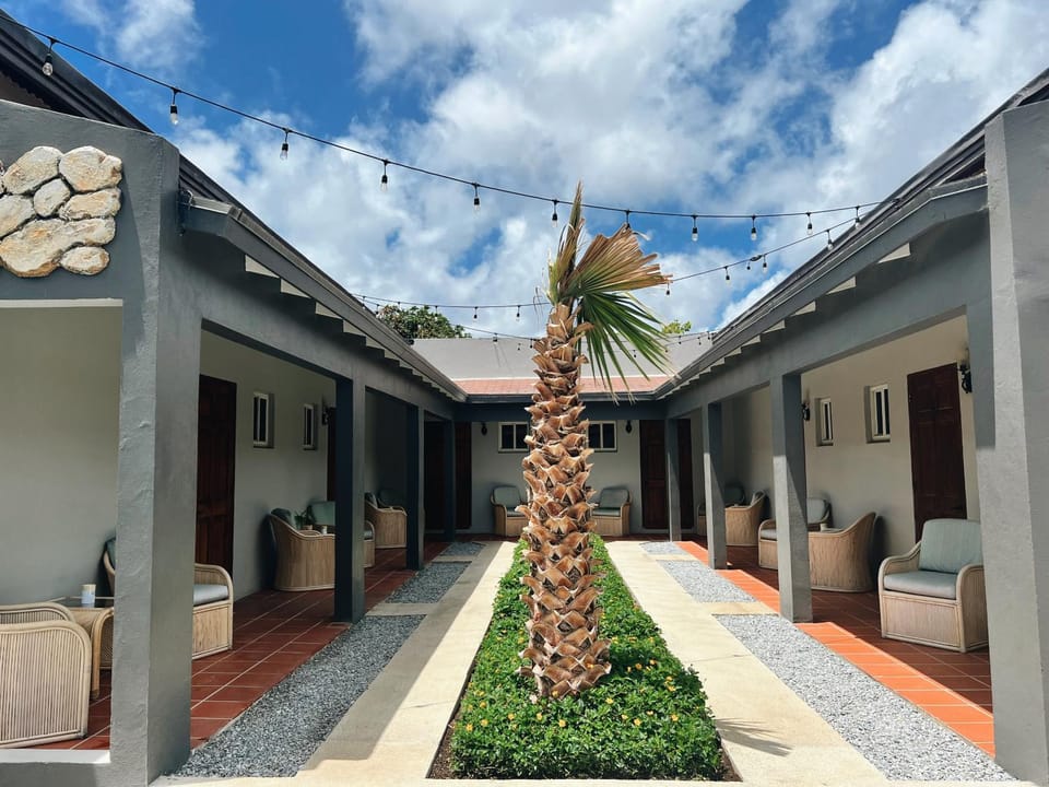 Property building, Patio, Facade/entrance