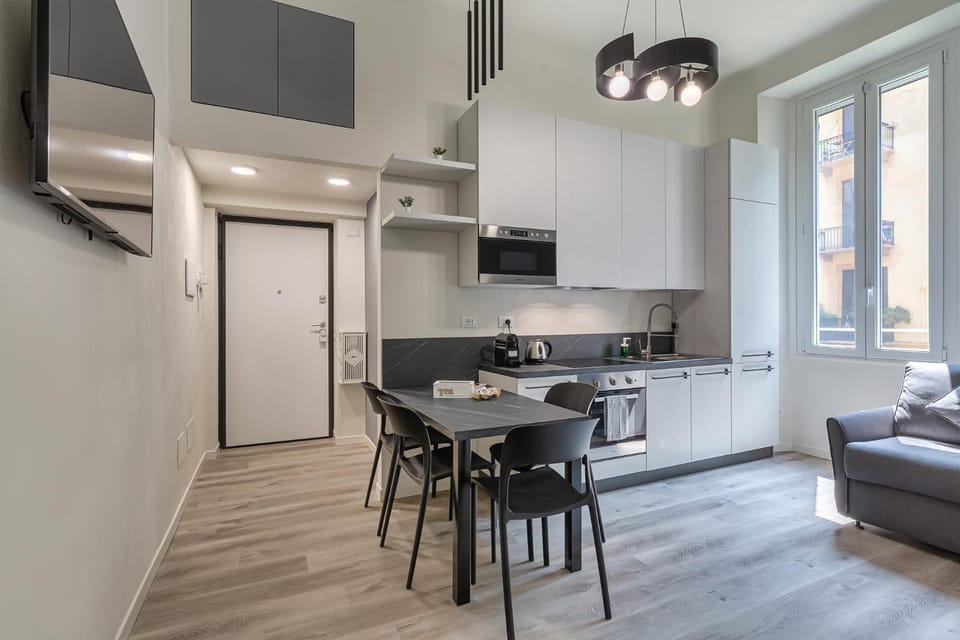 TV and multimedia, Kitchen or kitchenette, Living room, Seating area, Dining area