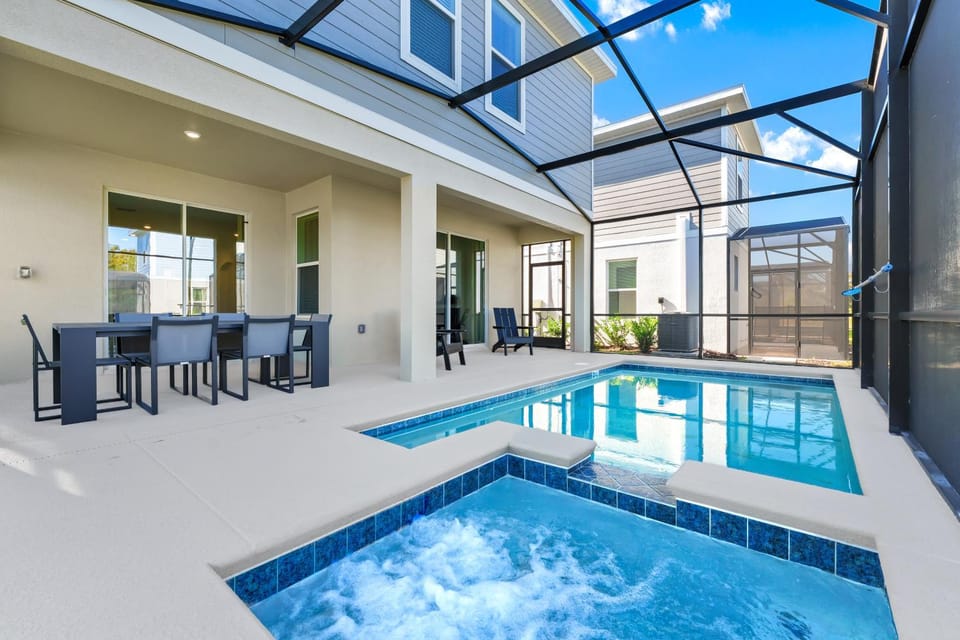 Patio, Day, Swimming pool, sunbed