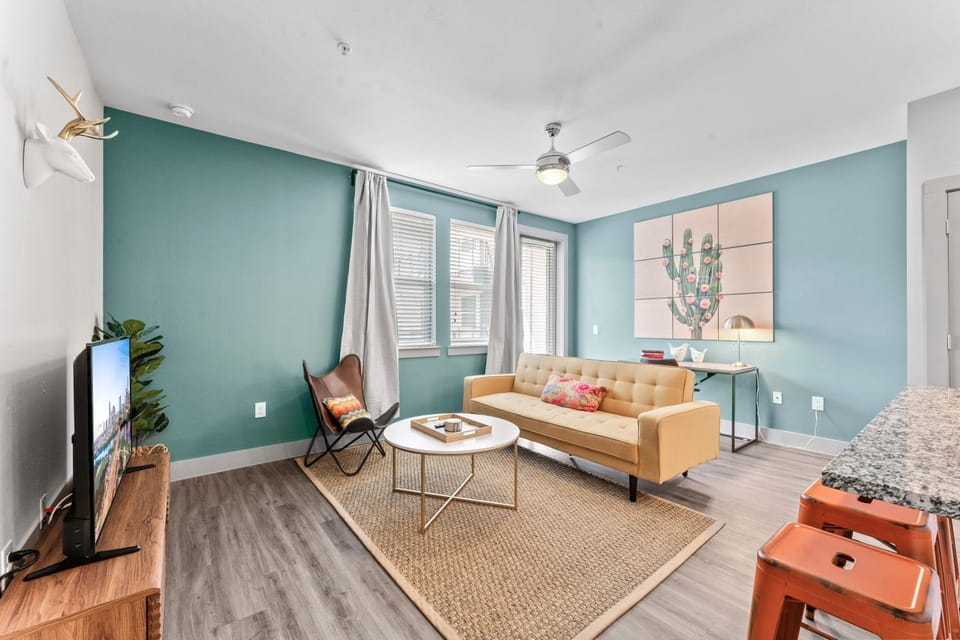 Modern & Chic 1BR Luxury Apts Close to Downtown & Airport Apartment in Montopolis