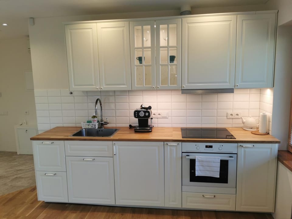 Coffee/tea facilities, Kitchen or kitchenette, pet friendly, stove