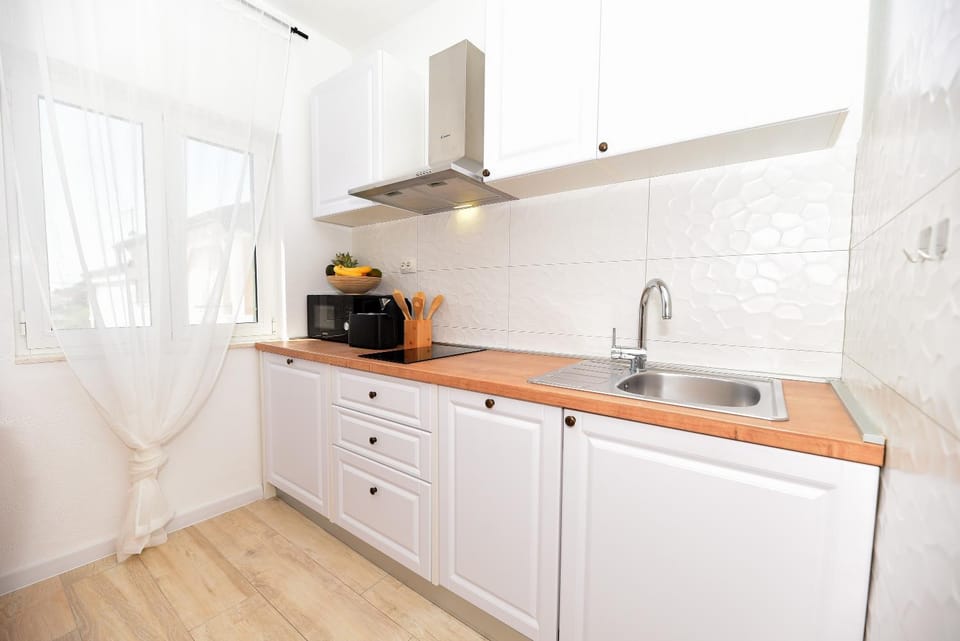 Apartman u atraktivnoj kuci u nizu s garazom House in Zadar County