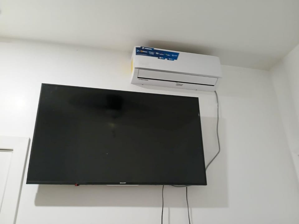 Communal lounge/ TV room, TV and multimedia, Evening entertainment, air conditioner