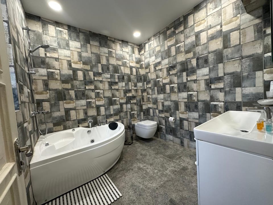 Shower, Bath