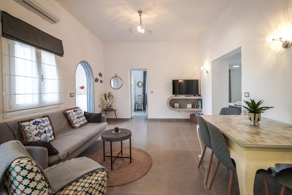 Dream Santo Villa Apartment in Mesaria