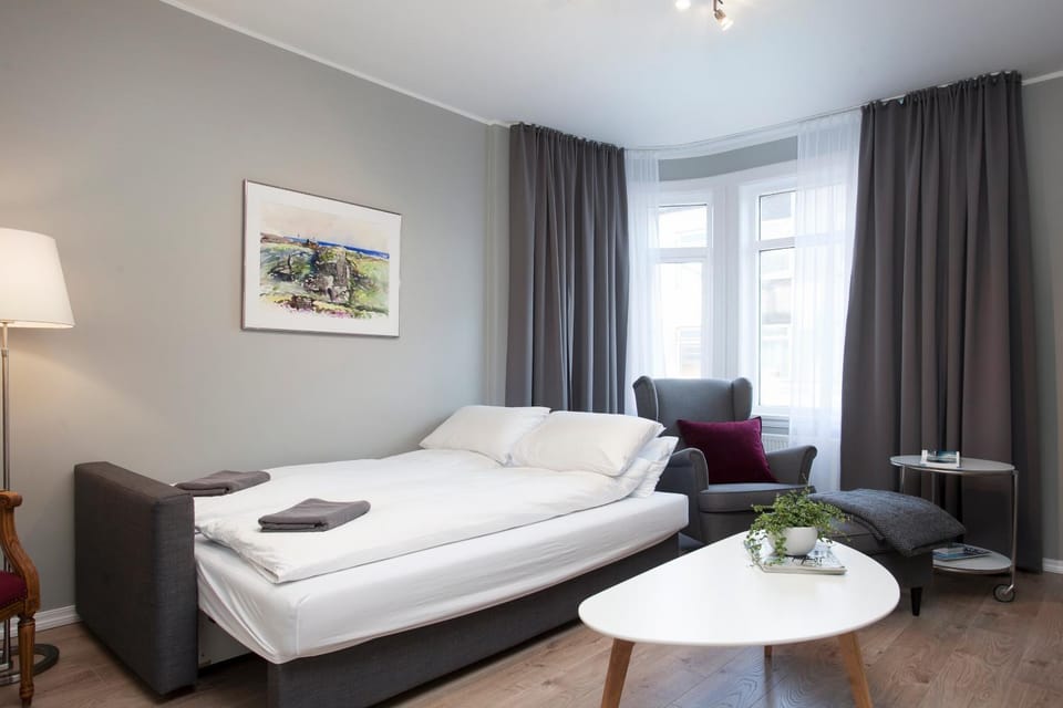 Bed, Living room
