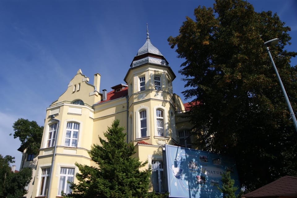 Property building, Day