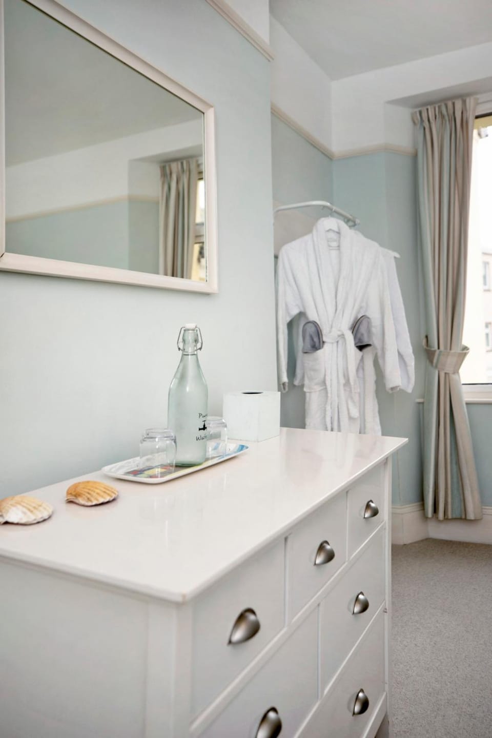 towels, wardrobe