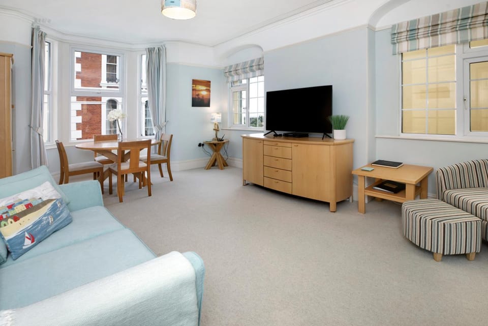 TV and multimedia, Seating area, Evening entertainment