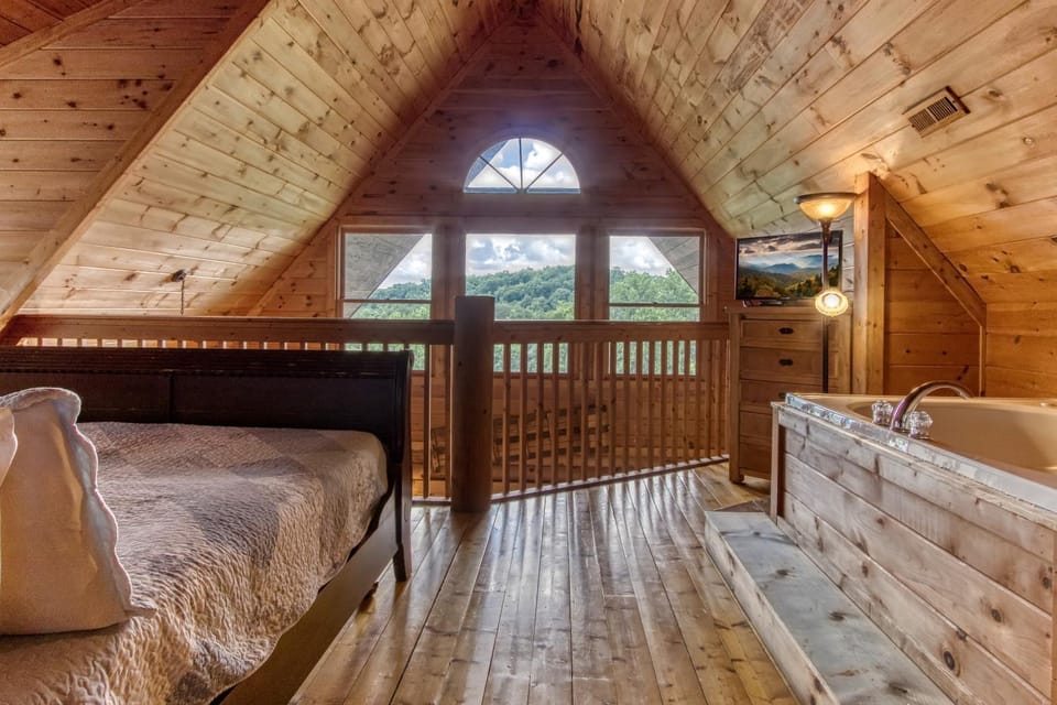 Alone At Last- Hot Tub, Cozy Cabin Retreat in the Smokies Cabin in Sevierville