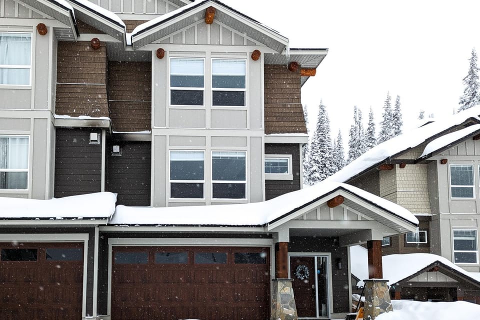 Grizzly Ridge House in British Columbia