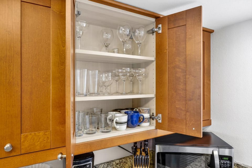 5 Star 30 Steps from Beach l 3m Walk to Rest & Shops Apartment in Clearwater Beach