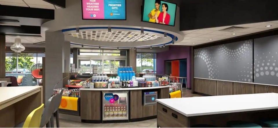 Restaurant/places to eat, Supermarket/grocery shop